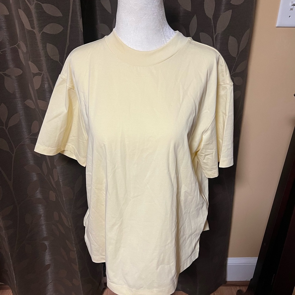 Uniqlo Women's Light Yellow Short Sleeve Tee